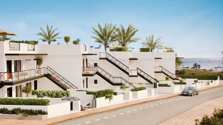 Viviendas de nueva construcción a solo 200 metros de la playa en Puerto de Mazarrón