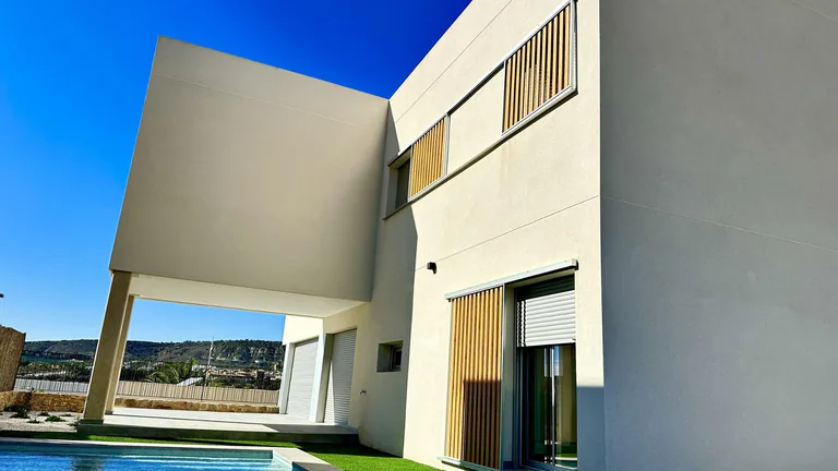 VILLA DE DISEñO MODERNO CON VISTAS AL GOLF