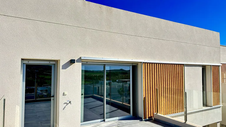 VILLA DE DISEñO MODERNO CON VISTAS AL GOLF