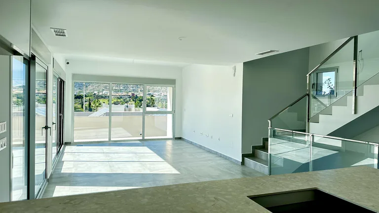 VILLA DE DISEñO MODERNO CON VISTAS AL GOLF