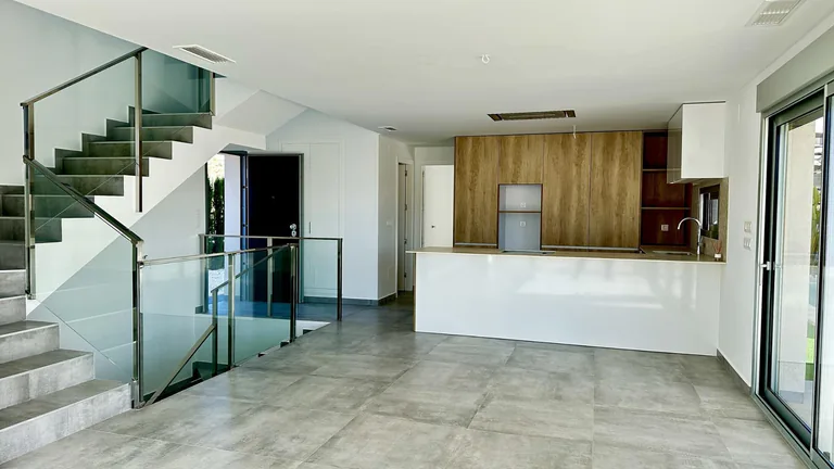 VILLA DE DISEñO MODERNO CON VISTAS AL GOLF