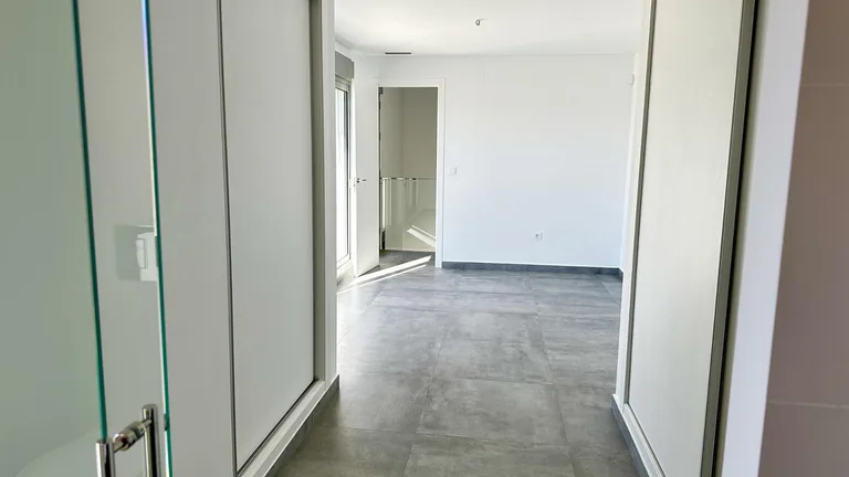 VILLA DE DISEñO MODERNO CON VISTAS AL GOLF