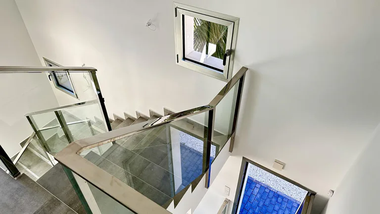 VILLA DE DISEñO MODERNO CON VISTAS AL GOLF