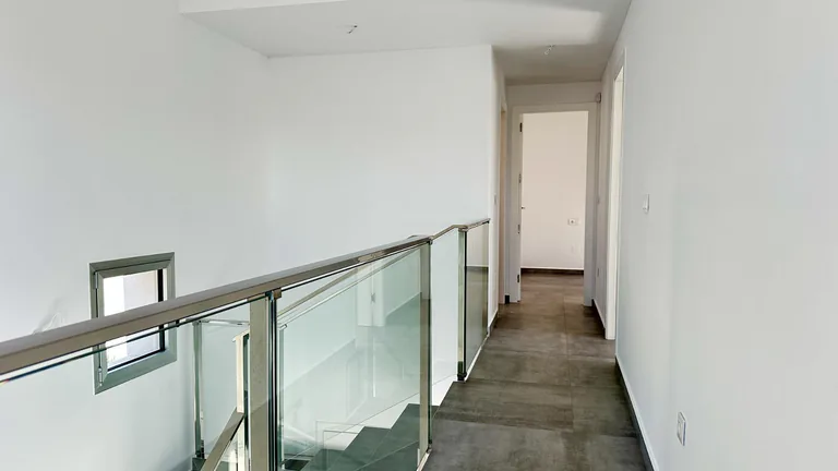 VILLA DE DISEñO MODERNO CON VISTAS AL GOLF