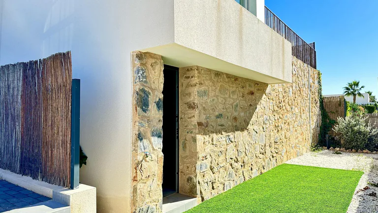 VILLA DE DISEñO MODERNO CON VISTAS AL GOLF