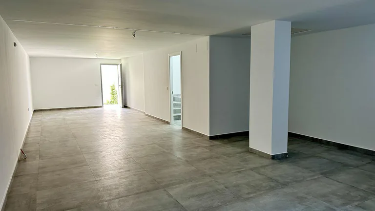 VILLA DE DISEñO MODERNO CON VISTAS AL GOLF