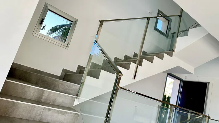 VILLA DE DISEñO MODERNO CON VISTAS AL GOLF