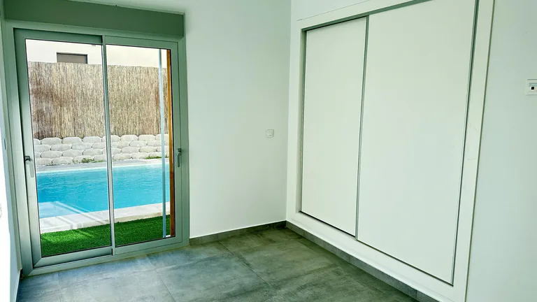 VILLA DE DISEñO MODERNO CON VISTAS AL GOLF