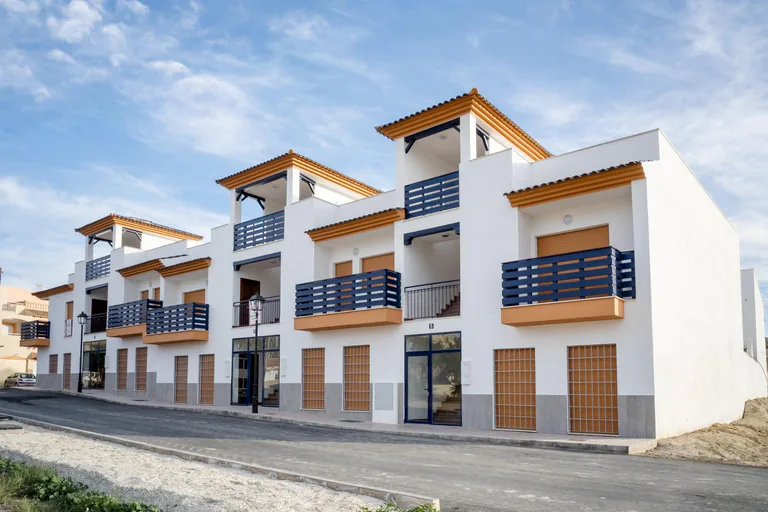 Casas tradicionales de dos dormitorios en Barrio Herrerías, Almería, con solárium y piscina comunitaria