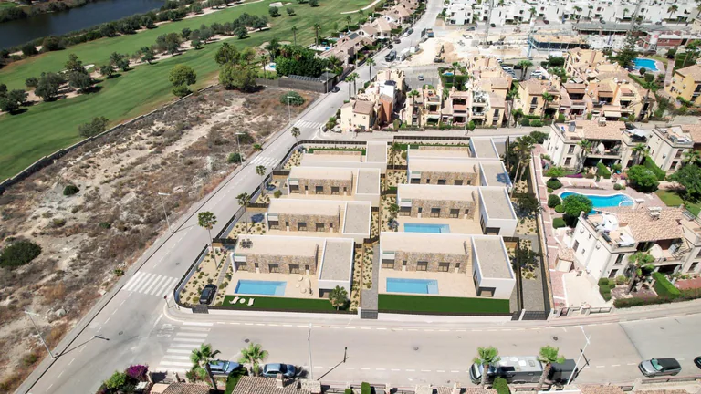 Villas de lujo de nueva construcción junto al campo de golf La Finca en Algorfa