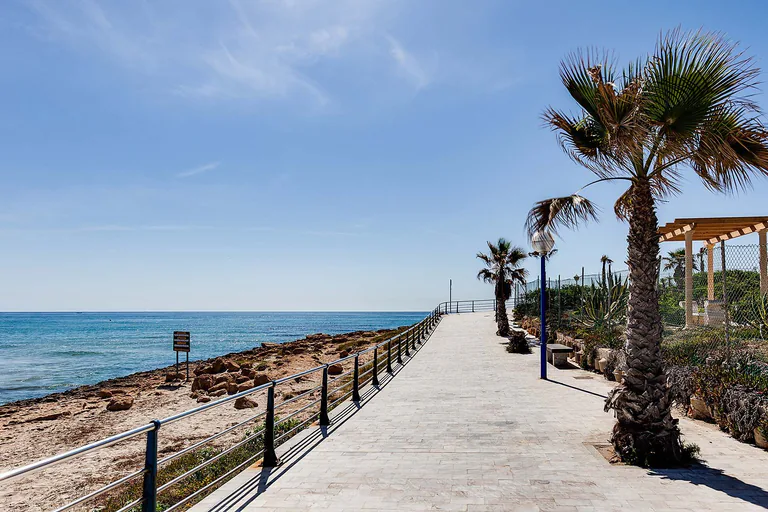 Villa en La Zenia que redefine el concepto de lujo mediterráneo