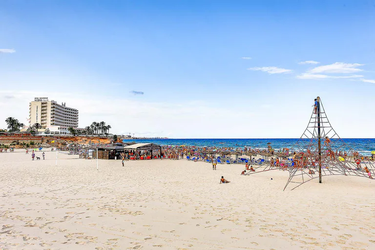 Villa en La Zenia que redefine el concepto de lujo mediterráneo