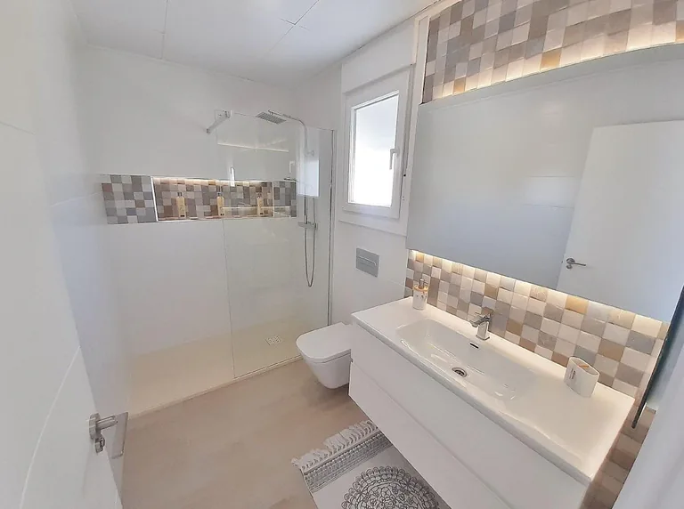 Casas adosadas de nueva construcción con piscina privada en Avileses, Murcia