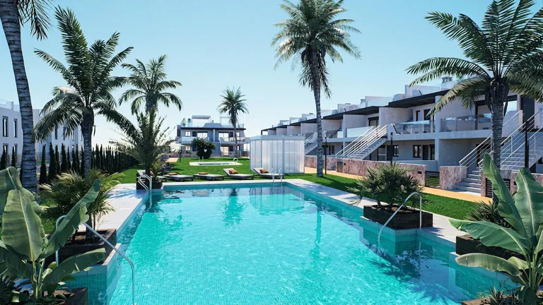 Bungalows de nueva construcción con jardín o solárium cerca de la playa en Pilar de la Horadada