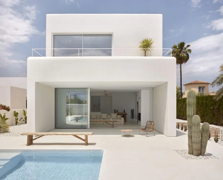 Modernas villas de nueva construcción cerca de Estepona, cerca de la playa y del campo de golf Valle Romano