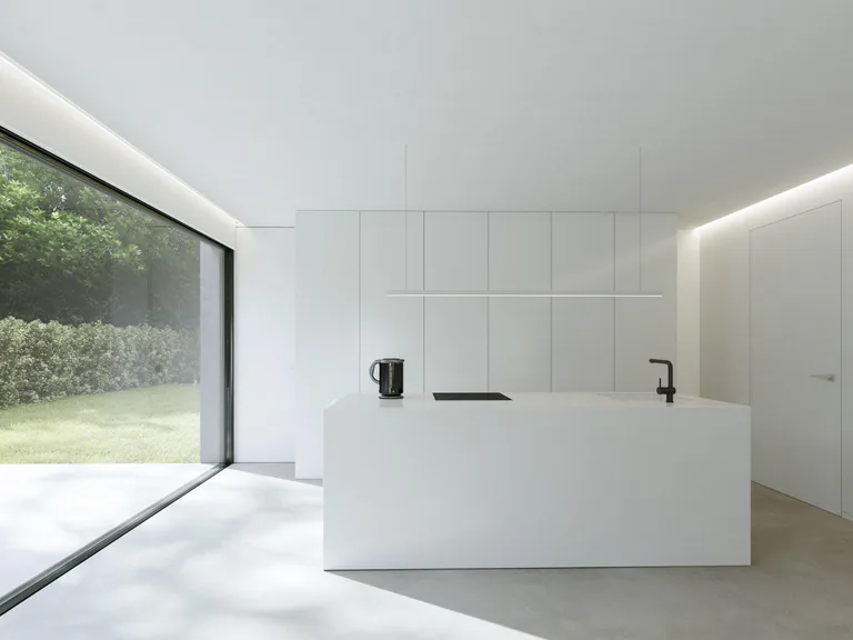 Villa minimalista de nueva construcción en Benidorm con piscina privada