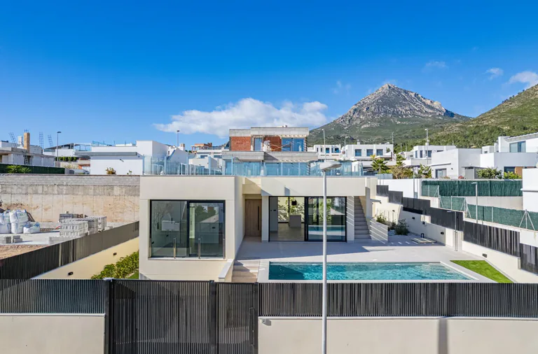 Villa nueva llave en mano con vistas al mar en La Alberca Polop