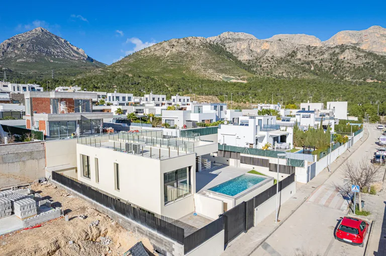 Villa nueva llave en mano con vistas al mar en La Alberca Polop