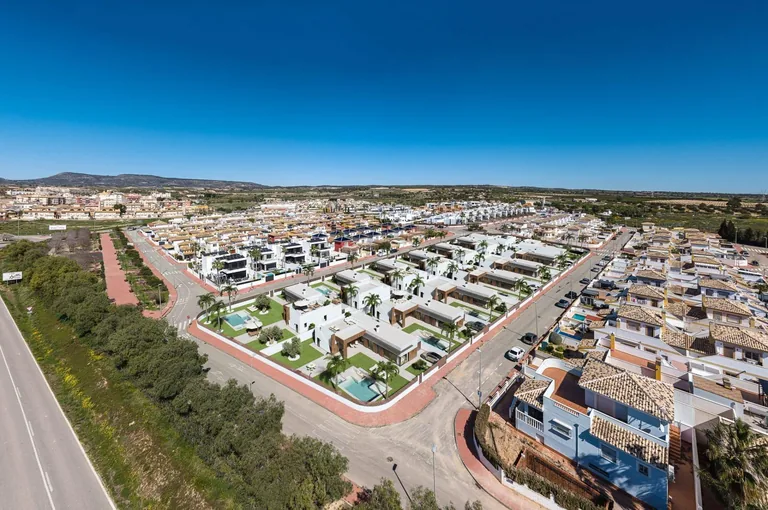 Villas de lujo de nueva construcción en Sucina con piscina privada y amplias parcelas