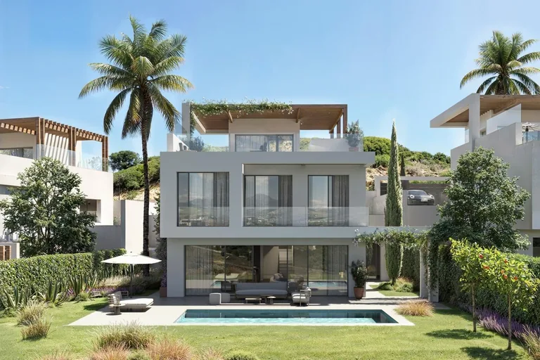 Villas de lujo de nueva construcción junto a Finca Cortesín con vistas al mar