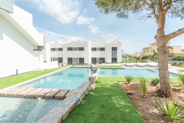 Unit NV-102486 — New-build Bungalow En Planta Alta in Torrevieja